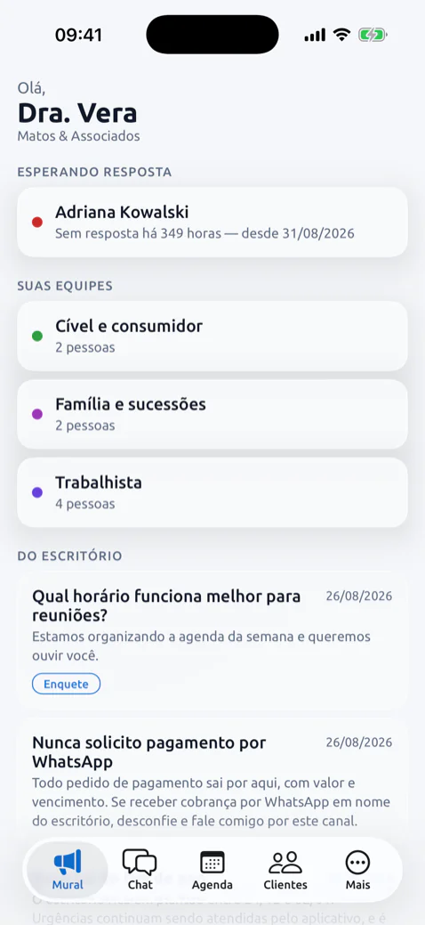 O início do aplicativo do escritório, com quem está esperando resposta, as equipes e os recados do mural.